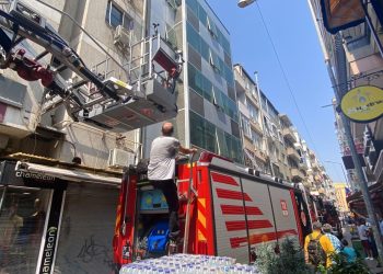 İzmir’de otel yangını