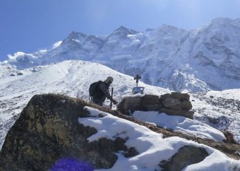 Kar körlüğü yaşayan dağcı Nanga Parbat Dağı’nda mahsur kaldı