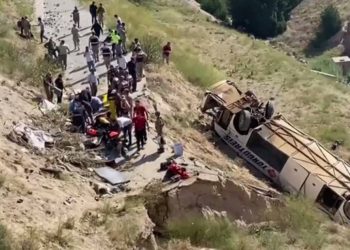 Kars’ta yolcu otobüsü şarampole devrildi: 7 meyyit, 22 yaralı