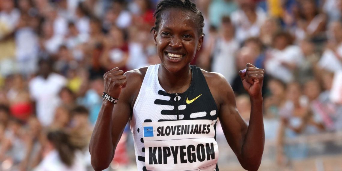 Kenyalı atlet Kipyegon bayanlar 1 milde dünya rekoru kırdı