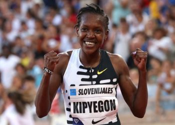 Kenyalı atlet Kipyegon bayanlar 1 milde dünya rekoru kırdı