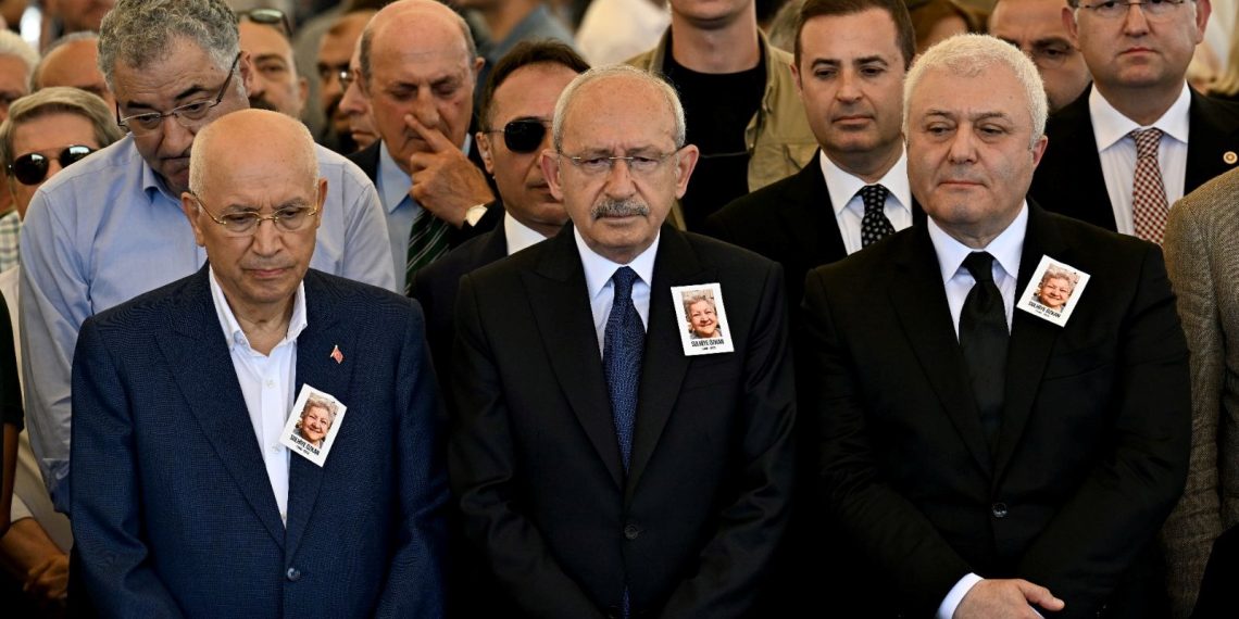 Kılıçdaroğlu, CHP İzmir Milletvekili Özkan’ın annesinin cenazesine katıldı