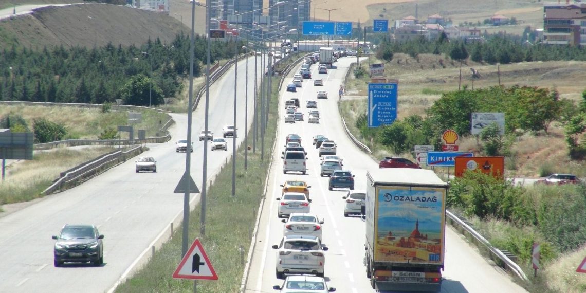 “Kilit kavşak”tan 9 günde 800 bin araç geçti