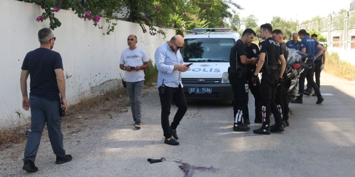 Kız arkadaşını öldürüp intihara kalkıştı