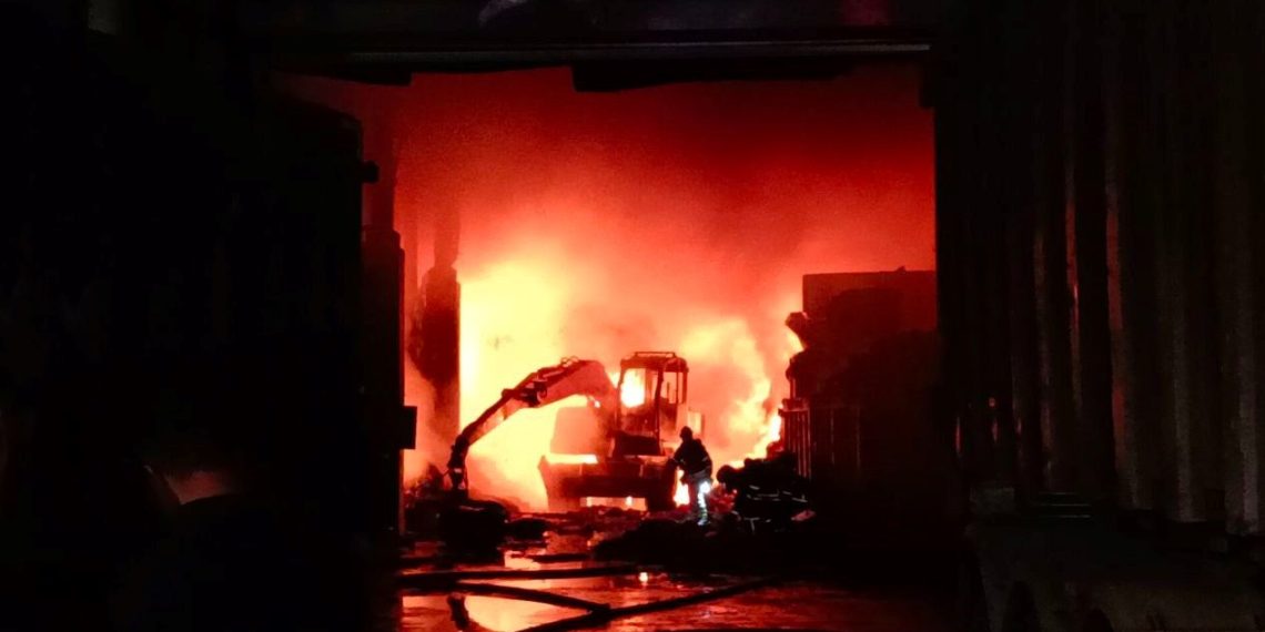 Kocaeli’de geri dönüşüm fabrikasında yangın