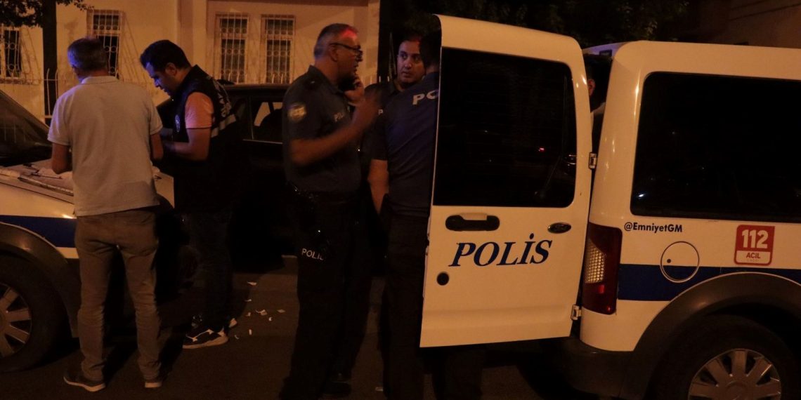 Komşuların gürültü arbedesinde kan aktı: 2 yaralı