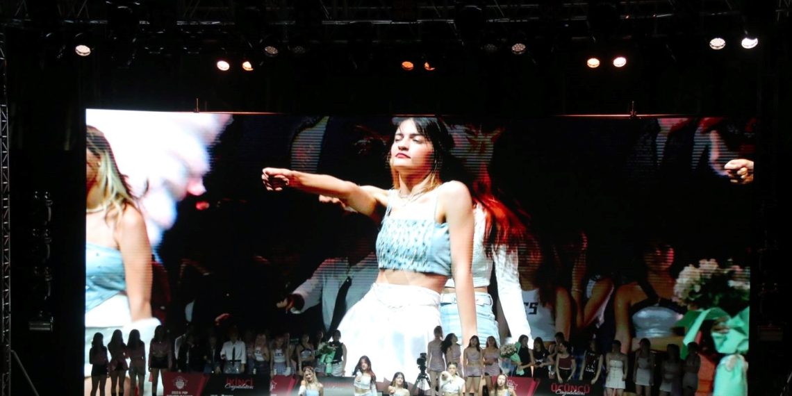 Koreli müzikçiler depremzedeler için sahne aldı