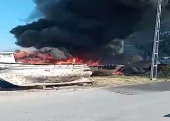 Küçükçekmece’de 4 teknede yangın