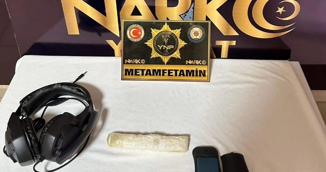 Kulaklığın içinde uyuşturucu sevkiyatı