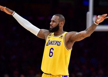 LeBron James devam dedi: Bu sezon yine parkede olacak