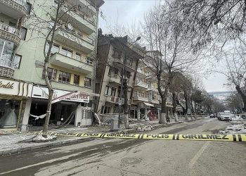 Malatya’da zelzele nedeniyle idari müsaadeli sayılan kamu çalışanları göreve başlıyor