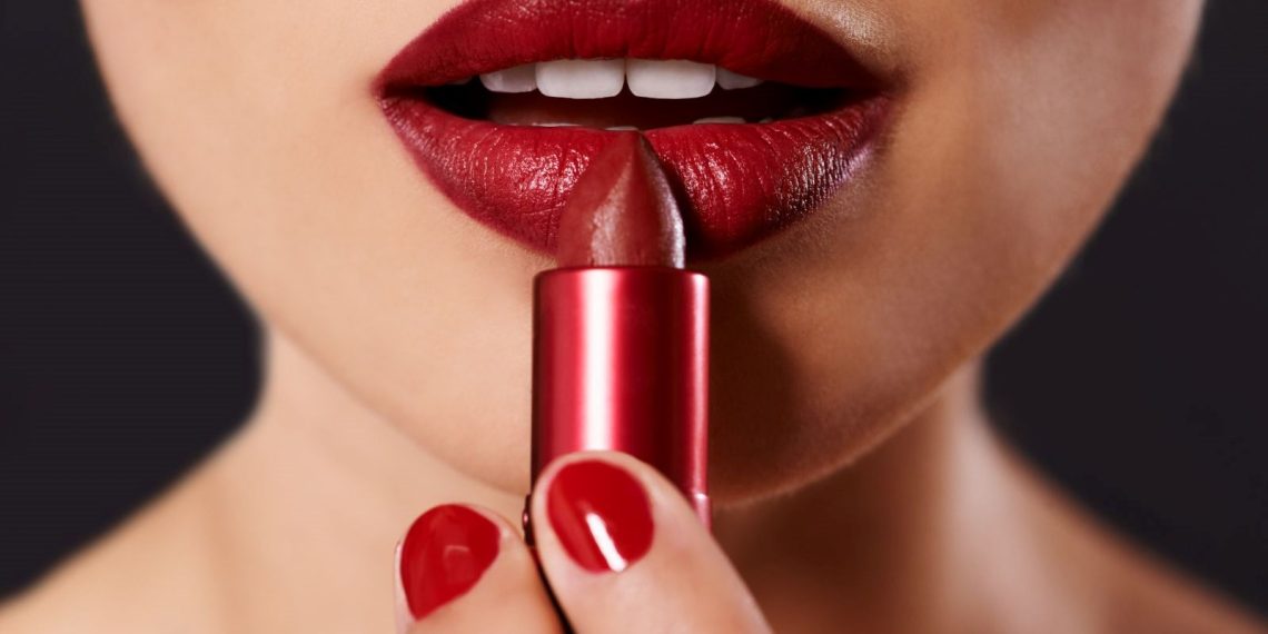 Maske çıktı, kozmetik bütçesi katlandı: Ruj 4 yılın doruğunda