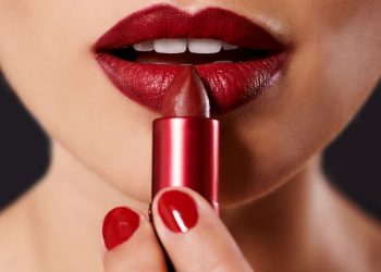 Maske çıktı, kozmetik bütçesi katlandı: Ruj 4 yılın doruğunda