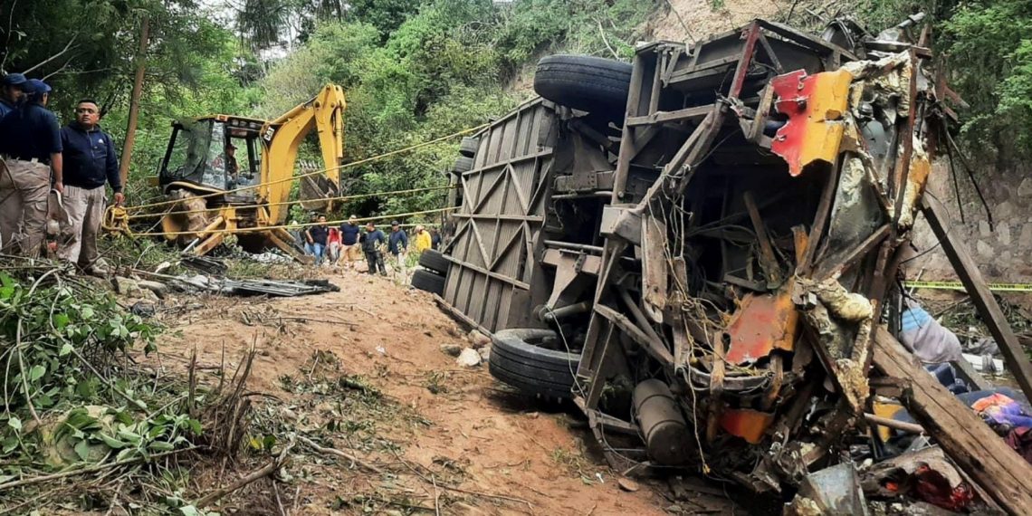 Meksika’da katliam üzere kaza | Yolcu otobüsü şarampole yuvarlandı: 26 meyyit, 17 yaralı