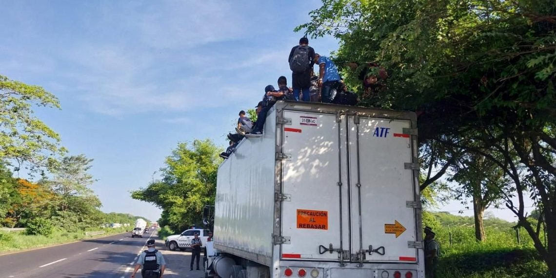 Meksika’da terk edilmiş bir kamyonda 148 sistemsiz göçmen bulundu