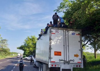 Meksika’da terk edilmiş bir kamyonda 148 sistemsiz göçmen bulundu