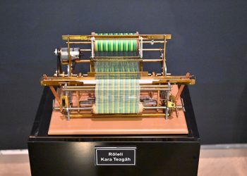 Minyatür dokuma tezgahları koleksiyonu Bursa’da sergileniyor