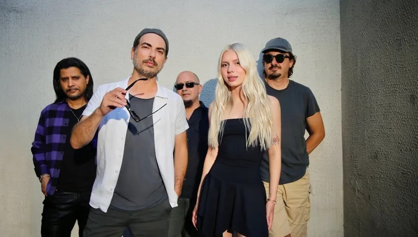 Mor ve Ötesi ile Aleyna Tilki’den “Yaz Yaz Yaz” yorumu