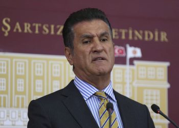 Mustafa Sarıgül’e TBMM’de yumruklu akın teşebbüsü
