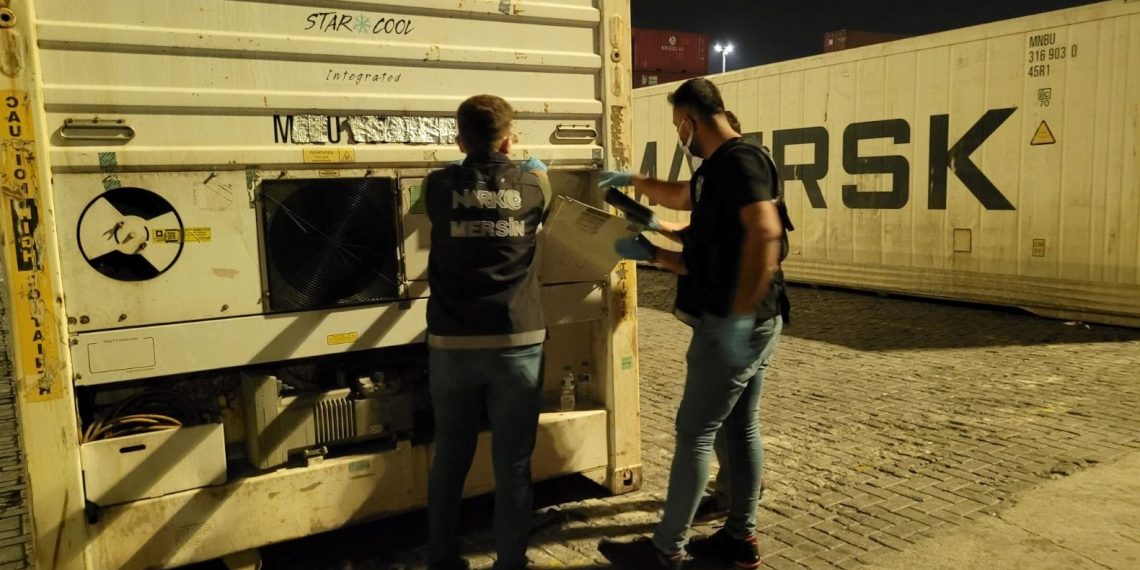 Muz yüklü konteynerden kokain çıktı