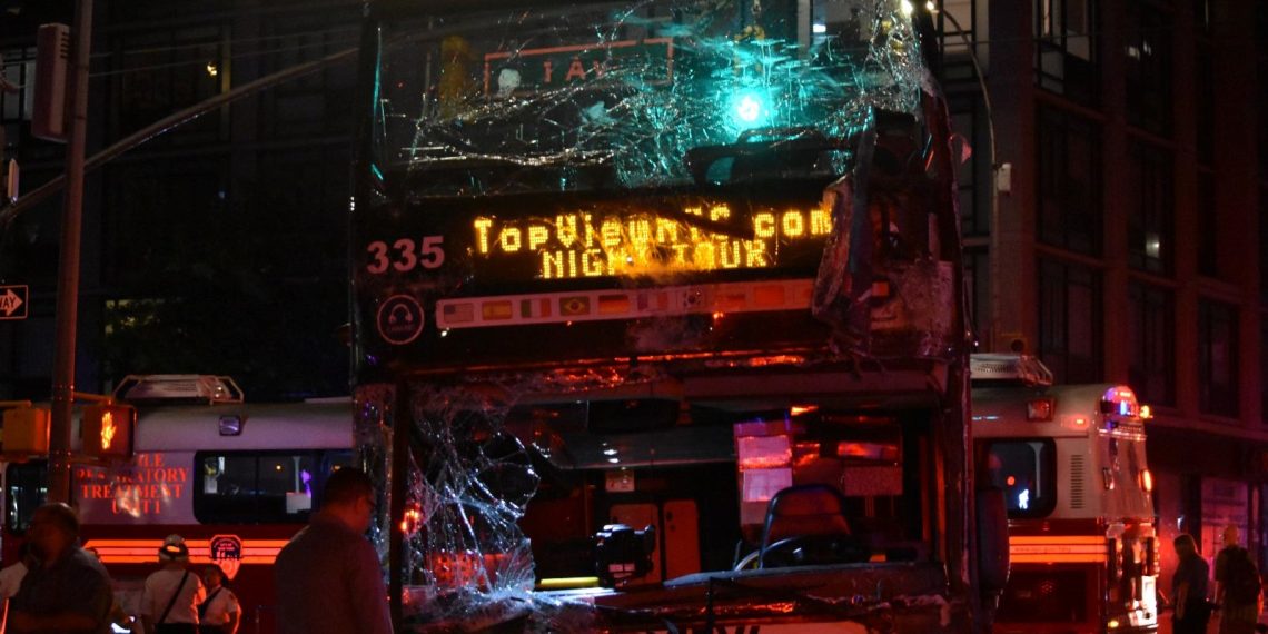 New York’ta iki otobüs çarpıştı: 40 yaralı