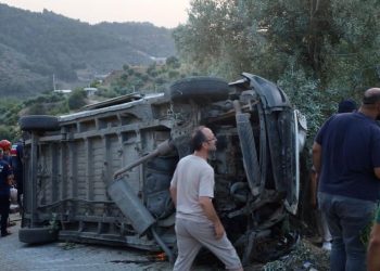 Öğrencileri taşıyan minibüs şarampole devrildi: 20 yaralı