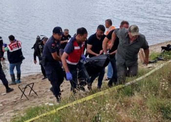 Oltasını kurtarmak için girdiği gölette boğuldu