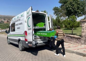 Otel havuzunda vahşet: Eşi ve kızını bıçaklayarak öldürdü