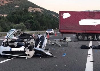 Otobanda TIR’a geriden çarpan araç paramparça oldu: 3 meyyit, 1 yaralı