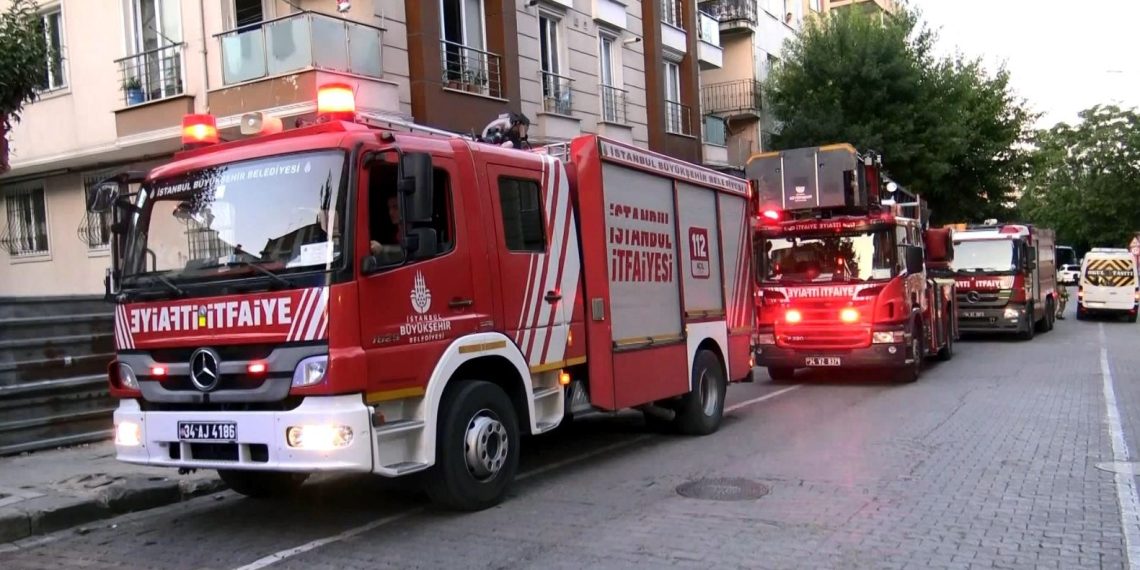 Reçel yaparken meskeni yakıyordu