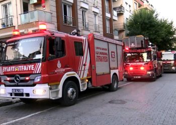 Reçel yaparken meskeni yakıyordu