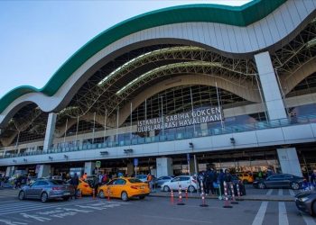 Sabiha Gökçen’de aprona müsaadesiz giren iki yolcuya gözaltı