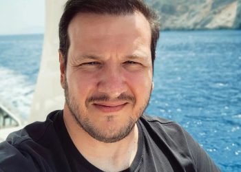 Şahan Gökbakar seyircisinden özür diledi