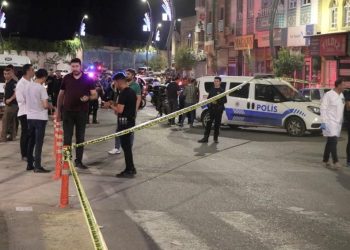 Şanlıurfa’da akraba arbedesi: 1’i polis 3 yaralı