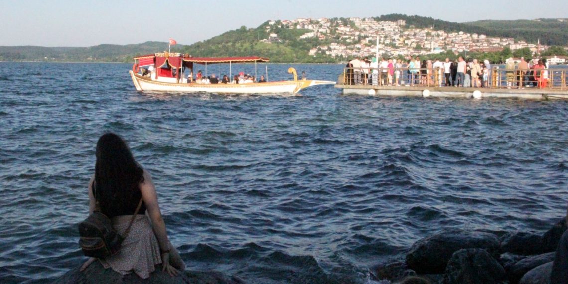 Sapanca Gölü azamî düzeye ulaştı: Tahliye kapakları açıldı