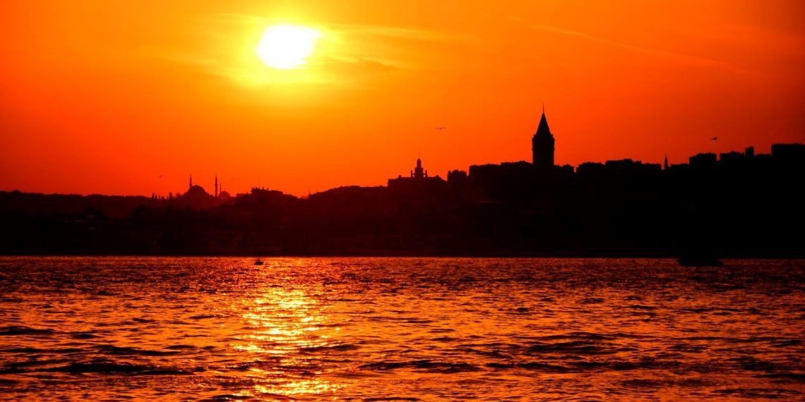 Sıcak hava dalgası geliyor (İstanbul 36, Ankara 35, İzmir 40 dereceyi görecek)