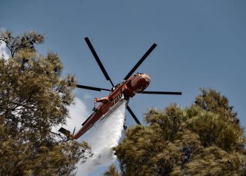 Sıcaklıkların arttığı Yunanistan’da yangınlar baş gösterdi