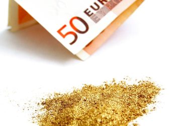 Sihirli toza inanıp 10 bin eurosunu kaptırdı