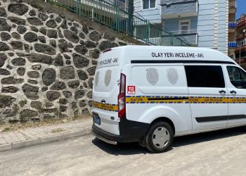 Sokakta yürürken silahlı hücumda başından vuruldu