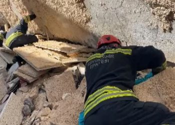 SON DAKİKA HABERİ: Gaziantep’te ağır hasarlı bina çöktü: 4 yaralı