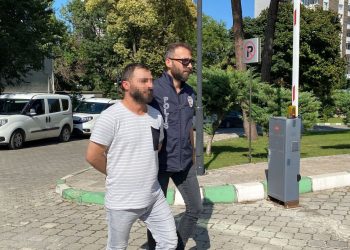 Tabancayı kurcalarken arkadaşını öldürdü