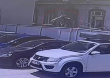 Taksim’de Fransız turist 3. kattan düştü