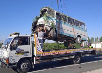 Tarım emekçilerini taşıyan minibüs devrildi: 6 meyyit 8 yaralı