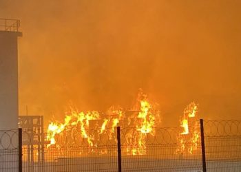 Tekirdağ’da karton fabrikasında yangın: Alevler geceyi aydınlattı