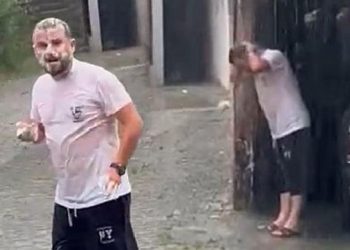 Tokat’ta enteresan manzara: Yağmur suyuyla duş aldı