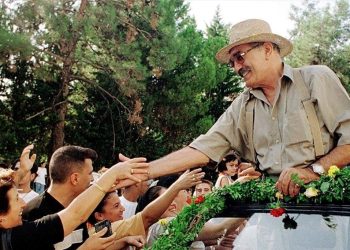 Türk sinemasının ve edebiyatının usta ismi: Fikret Hakan