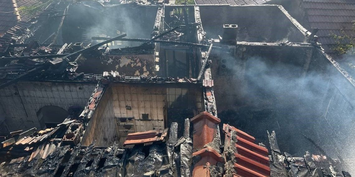 Tuzla’da gecekondu yangını