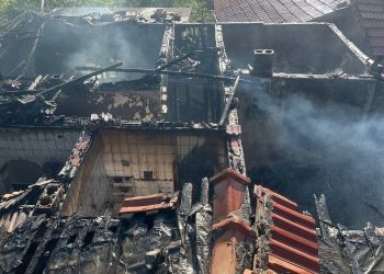 Tuzla’da gecekondu yangını