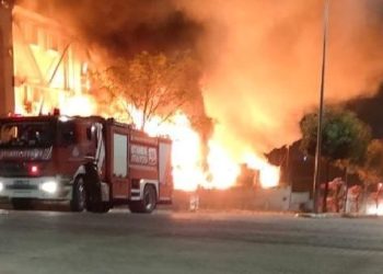 Tuzla’da kimyasal husus üreten fabrikada yangın