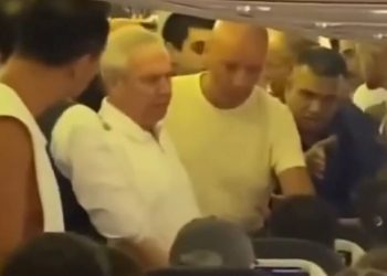 Uçakta arbede çıktı, Aziz Yıldırım ortaya girdi